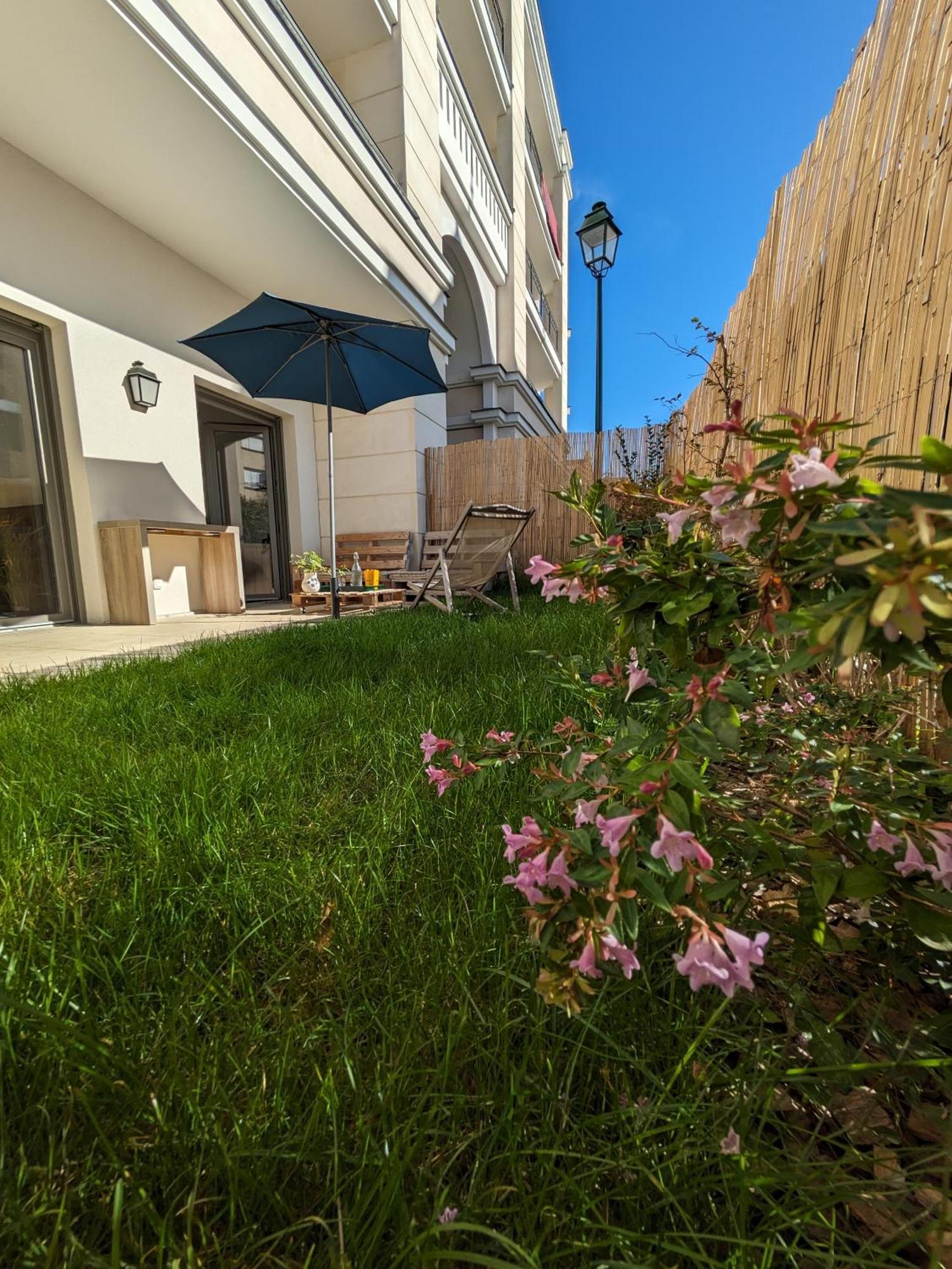 Appartement De Standing Avec Jardin Clamart Exterior foto